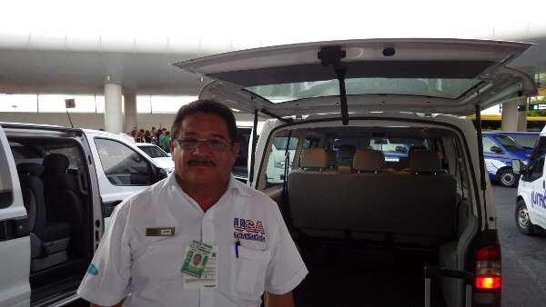 A convenient airport transportation service at Cancun, offering travelers a smooth transfer experience.