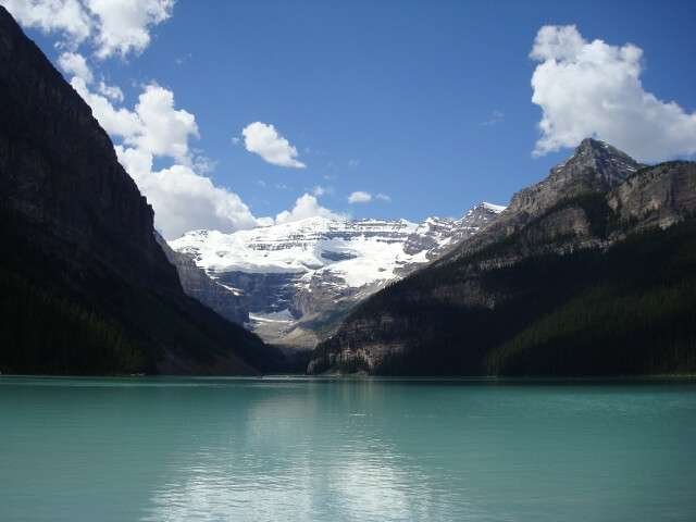 A captivating travel photo of a stunning natural landscape, inviting exploration and adventure.