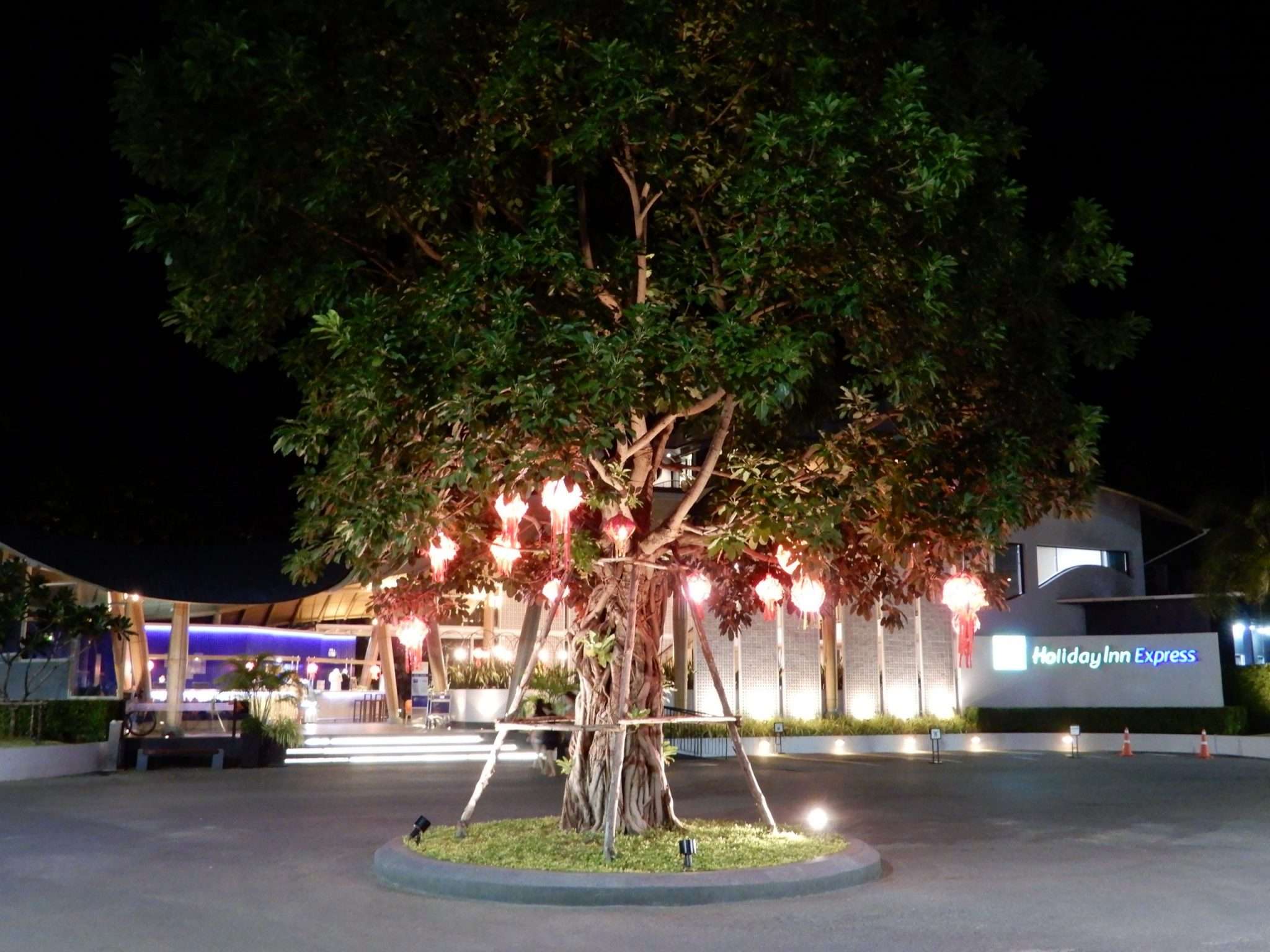 Holiday Inn Express in Krabi, Ao Nang Beach, offering a relaxing stay with beachside views.