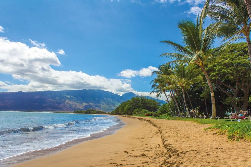 A guide to must-visit attractions in Hawaii, offering adventure and relaxation in the tropical paradise.